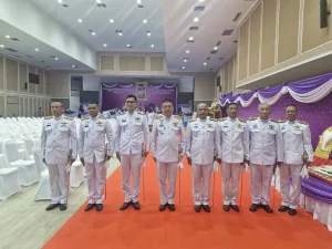 ร่วมพิธีเจริญพระพุทธมนต์และทำบุญตักบาตรเนื่องในวันเฉลิมพระชนมพรรษาสมเด็จพระนางเจ้าพระบรมราชินี